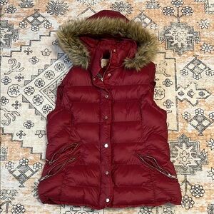 CT COUTUDI L red hooded puffer vest with zipper front pockets in EUC